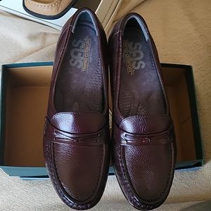 Leather loafers. Brand new. No tags